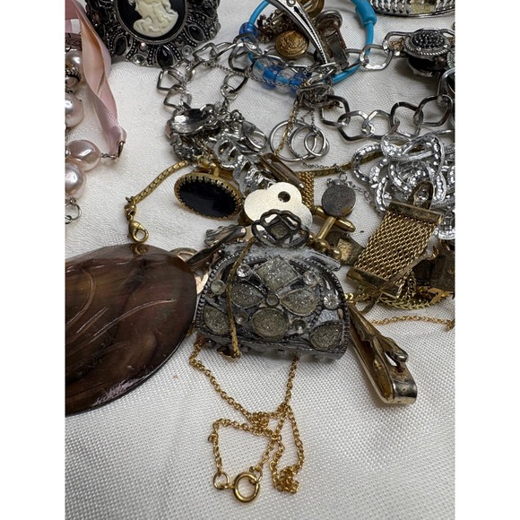 Assorted Costume Jewelry Lot Necklace Bracelet Brooch Earrings Beads Charms - Picture 7 of 8